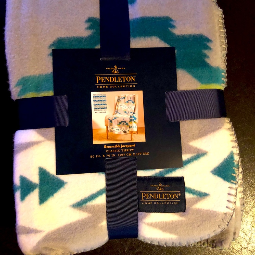 Reversible Pendleton Jacquard Classic Throw